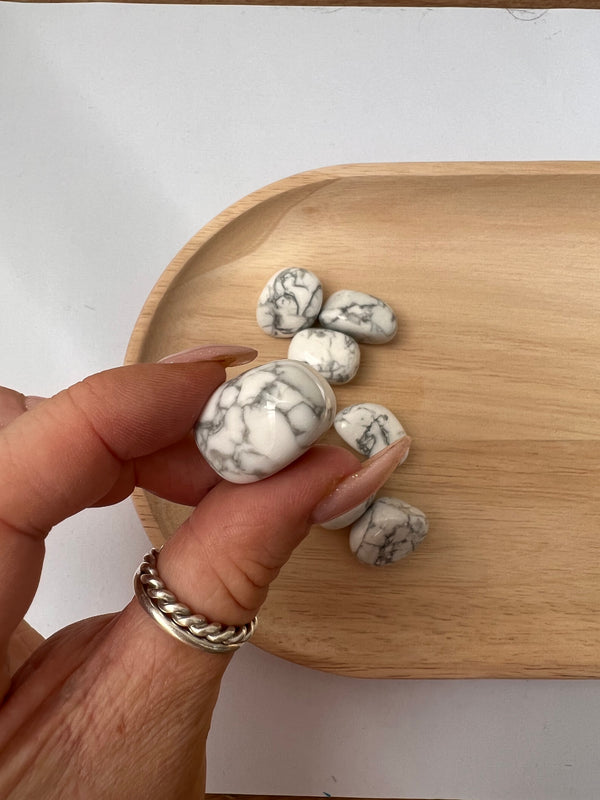 Howlite Tumbled Stone - Calm/Centering